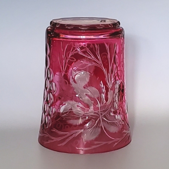 Vntg Cranberry Cut To Clear & Etched Gorgeous 6 3/8" Glass Vase - Picture 12 of 16
